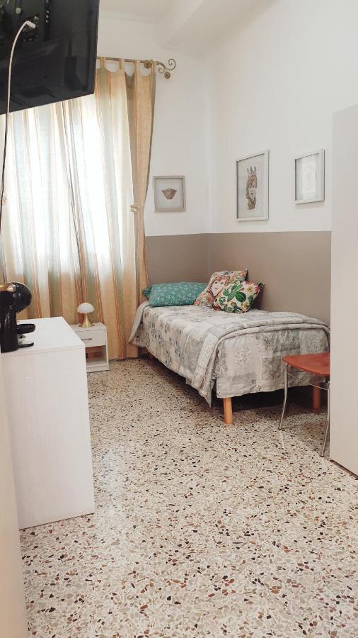 I Mori In Campidoglio Affitta Camere SantʼAgata di Militello Eksteriør bilde
