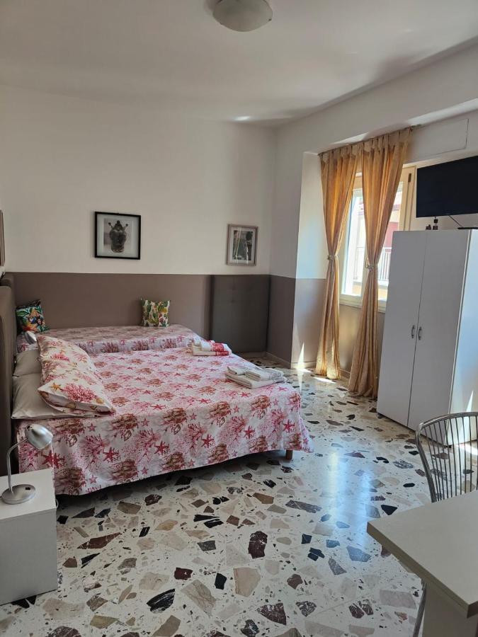 I Mori In Campidoglio Affitta Camere SantʼAgata di Militello Eksteriør bilde
